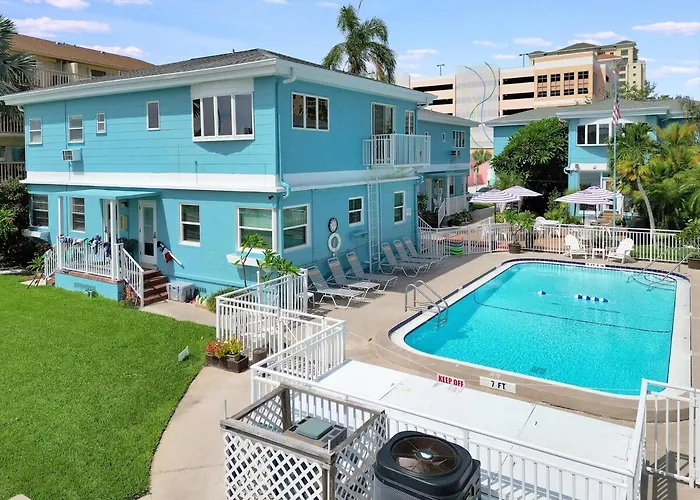 The Seashell With Private Balcony And Walk To * Clearwater Beach
