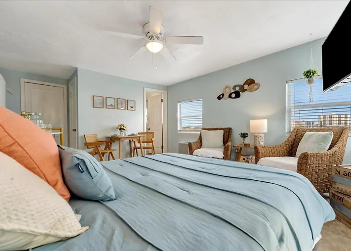 The Seashell With Private Balcony And Walk To