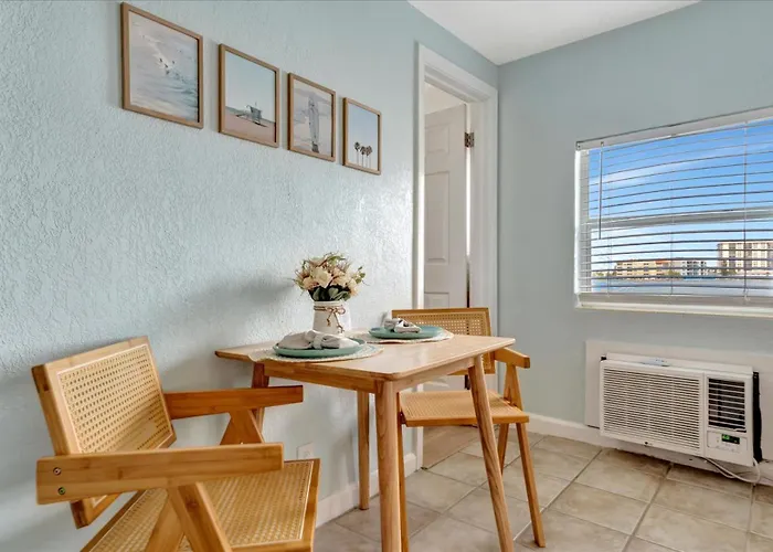 The Seashell With Private Balcony And Walk To Ferienhaus *