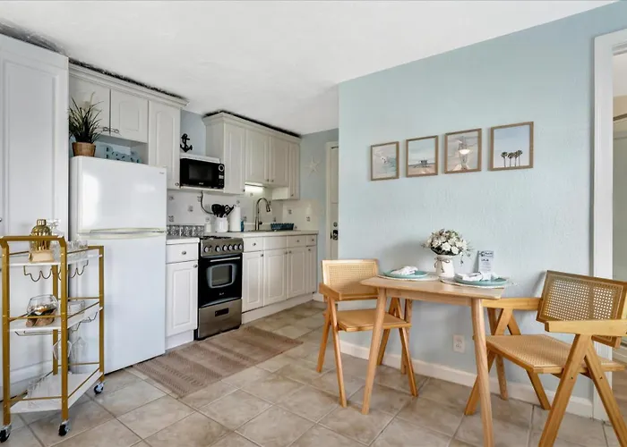 The Seashell With Private Balcony And Walk To Clearwater Beach