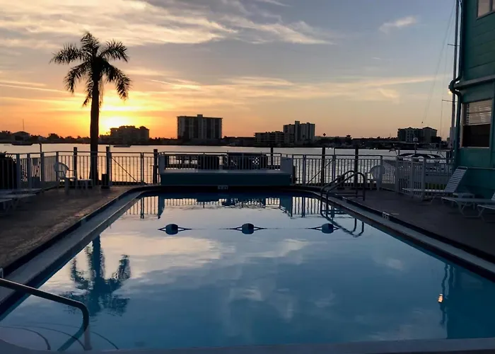 Ferienhaus The Seashell With Private Balcony And Walk To Clearwater Beach